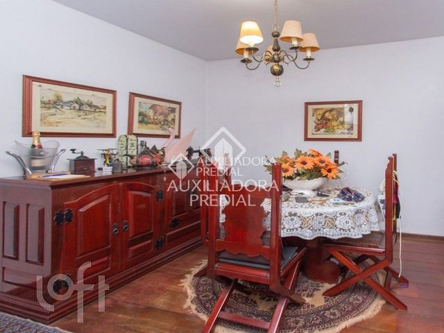 Apartamento com 122m², 3 dormitórios, 1 suíte, 2 vagas, Bela Vista em Porto Alegre