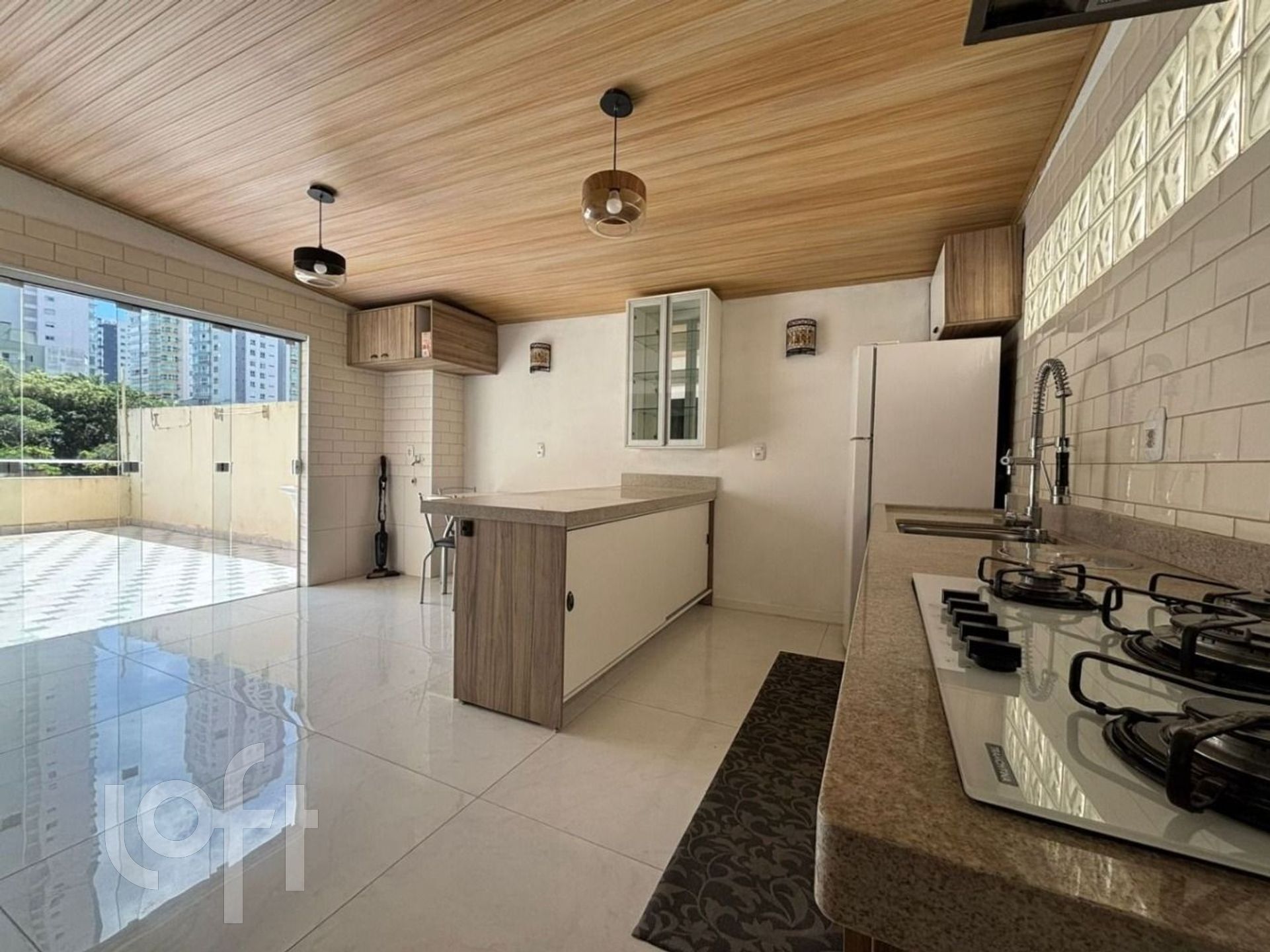 Apartamentos com 161m², 2 quartos, 1 suíte, 2 garagens, no bairro Estados em Balneário Camboriú