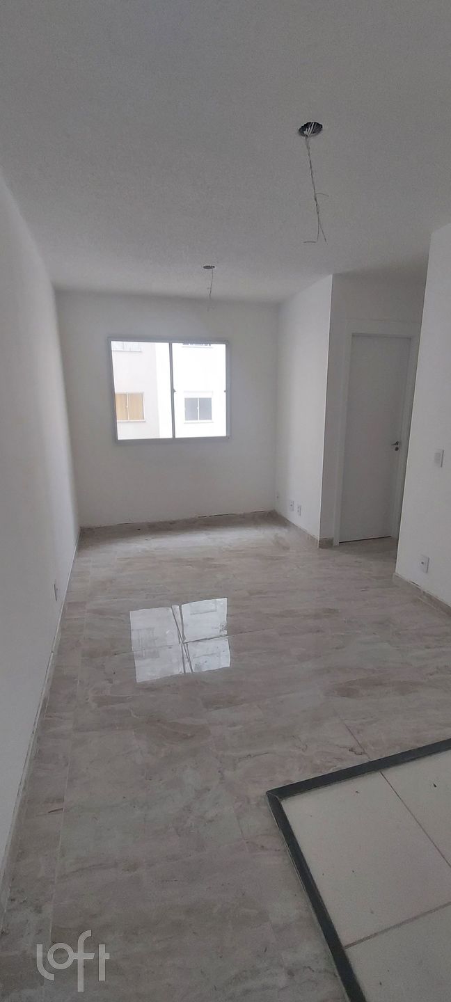 Apartamento à venda com 2 quartos, 42m² - Foto 2