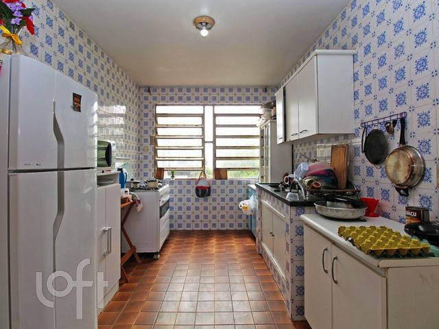 Casa com 450m², 5 dormitórios, 1 suíte, 6 vagas, Menino Deus em Porto Alegre