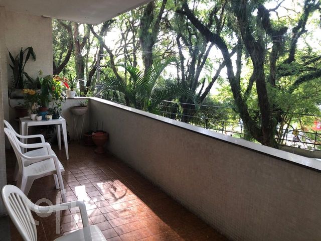 Apartamento com 193m², 3 dormitórios, 1 suíte, 2 vagas, Independência em Porto Alegre