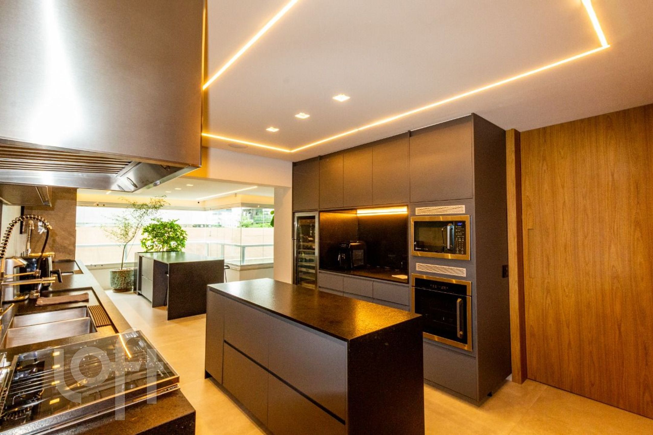 Apartamento à venda em Jardim Morumbi com 250 m², 4 quartos, 4 vagas