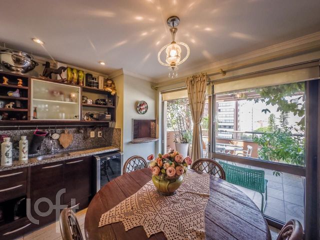 Apartamento com 158m², 3 dormitórios, 1 suíte, Petrópolis em Porto Alegre