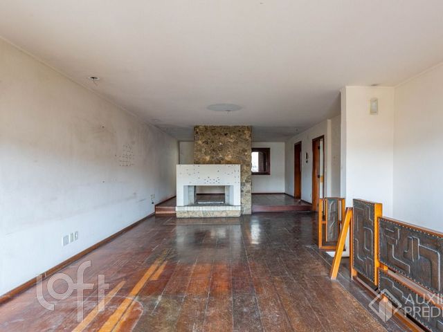 Casa com 294m², 3 dormitórios, 1 suíte, 3 vagas, Chácara das Pedras em Porto Alegre