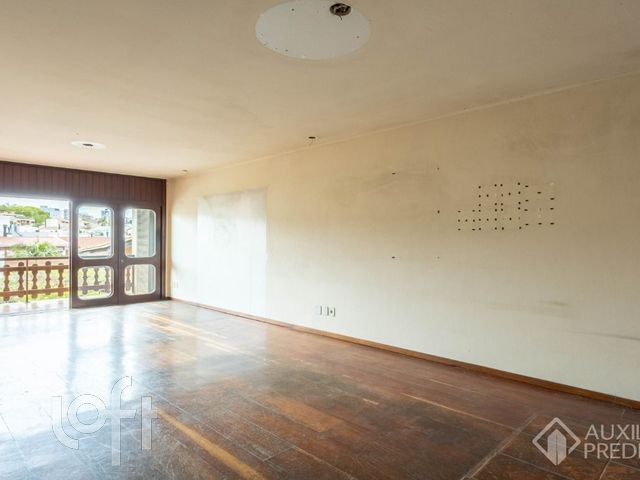 Casa com 294m², 3 dormitórios, 1 suíte, 3 vagas, Chácara das Pedras em Porto Alegre