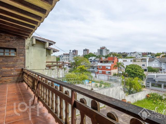 Casa com 294m², 3 dormitórios, 1 suíte, 3 vagas, Chácara das Pedras em Porto Alegre