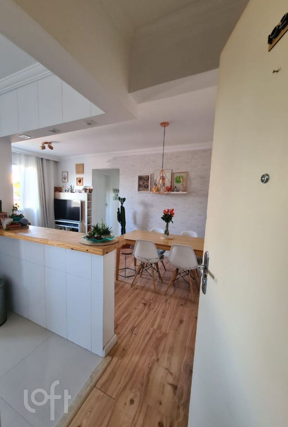 Apartamento à venda com 2 quartos, 75m² - Foto 1