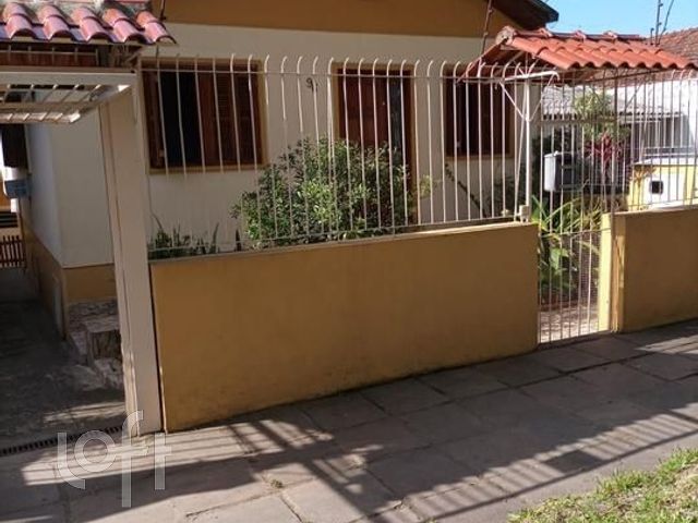 Casa com 230m², 4 dormitórios, 4 vagas, Vila Ipiranga em Porto Alegre
