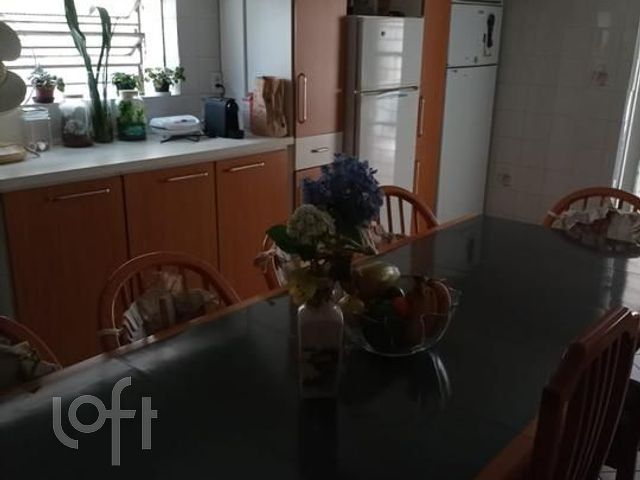 Casa com 230m², 4 dormitórios, 4 vagas, Vila Ipiranga em Porto Alegre