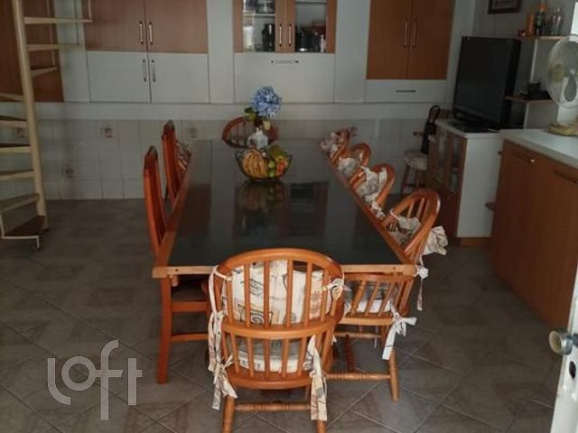 Casa com 230m², 4 dormitórios, 4 vagas, Vila Ipiranga em Porto Alegre