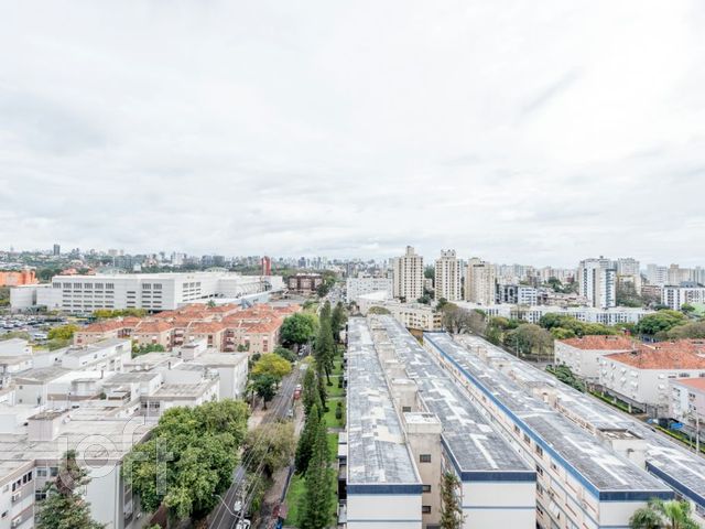 Apartamento com 82m², 2 dormitórios, 1 suíte, 2 vagas, Vila Ipiranga em Porto Alegre