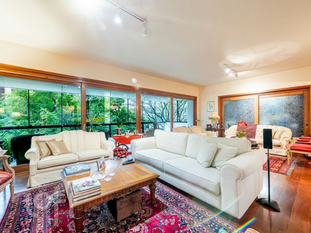 Apartamento com 257m², 3 dormitórios, 1 suíte, 2 vagas, Petrópolis em Porto Alegre