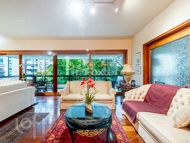 Apartamento com 257m², 3 dormitórios, 1 suíte, 2 vagas, Petrópolis em Porto Alegre