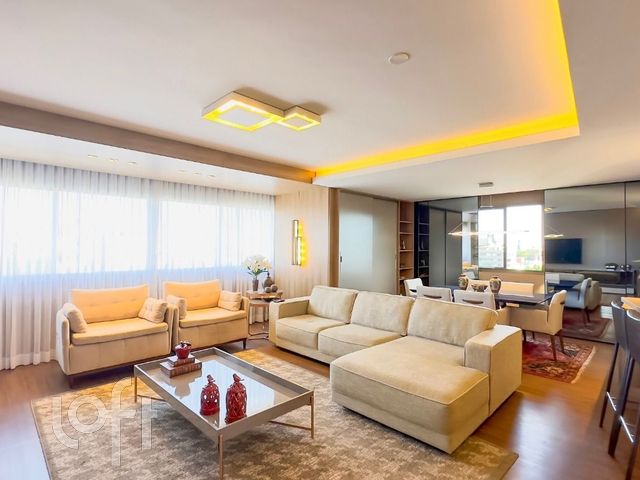 Apartamento com 122m², 3 dormitórios, 2 suítes, 3 vagas, Petrópolis em Porto Alegre