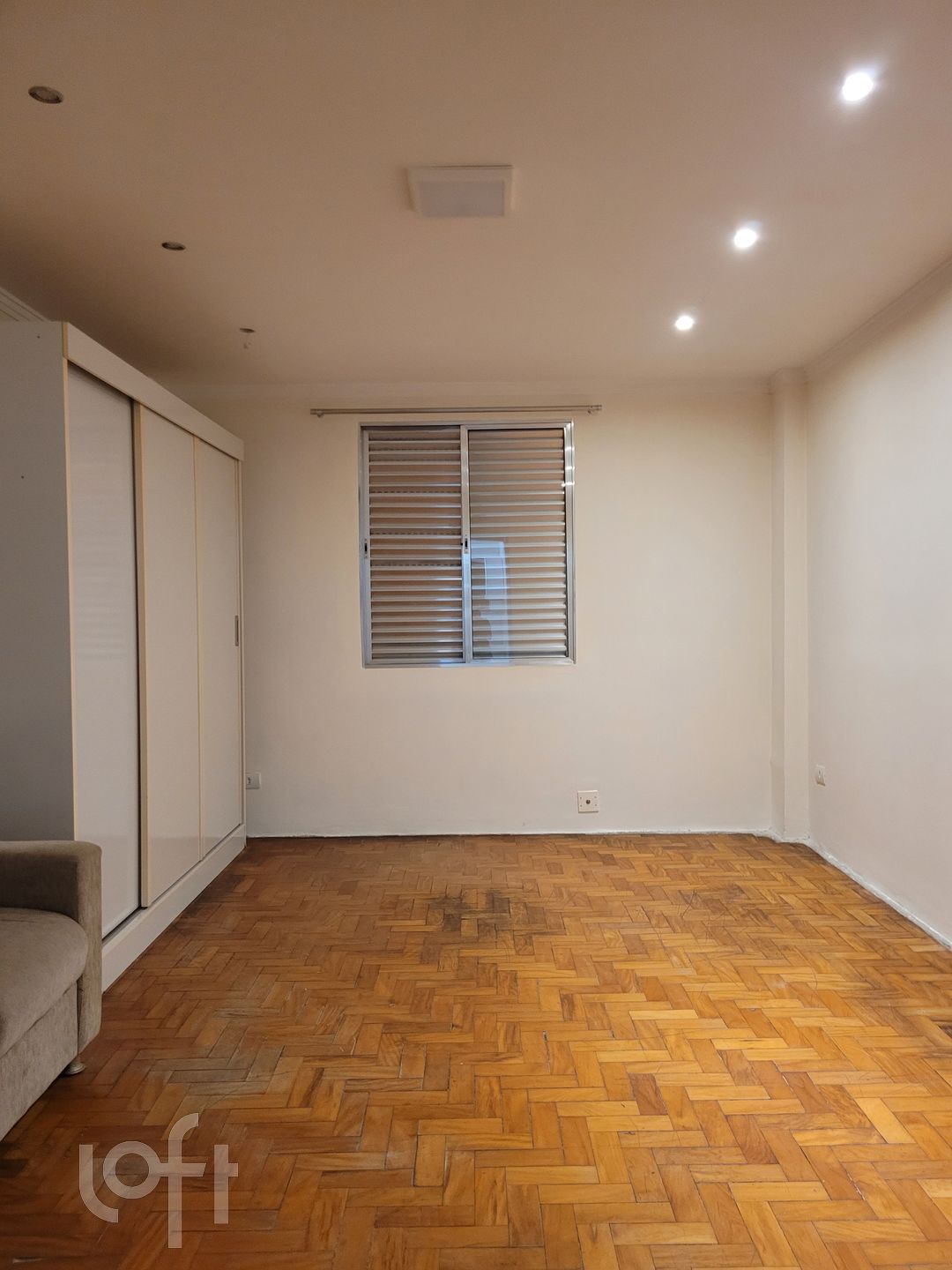 Apartamento à venda com 1 quarto, 32m² - Foto 2