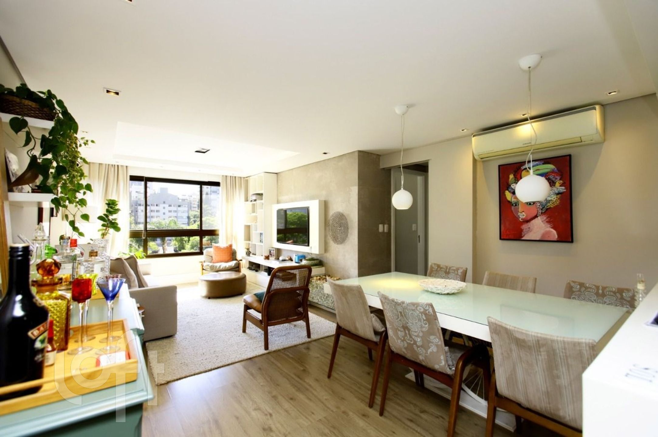 Apartamento com 75m², 2 dormitórios, 1 suíte, 2 vagas, Petrópolis em Porto Alegre