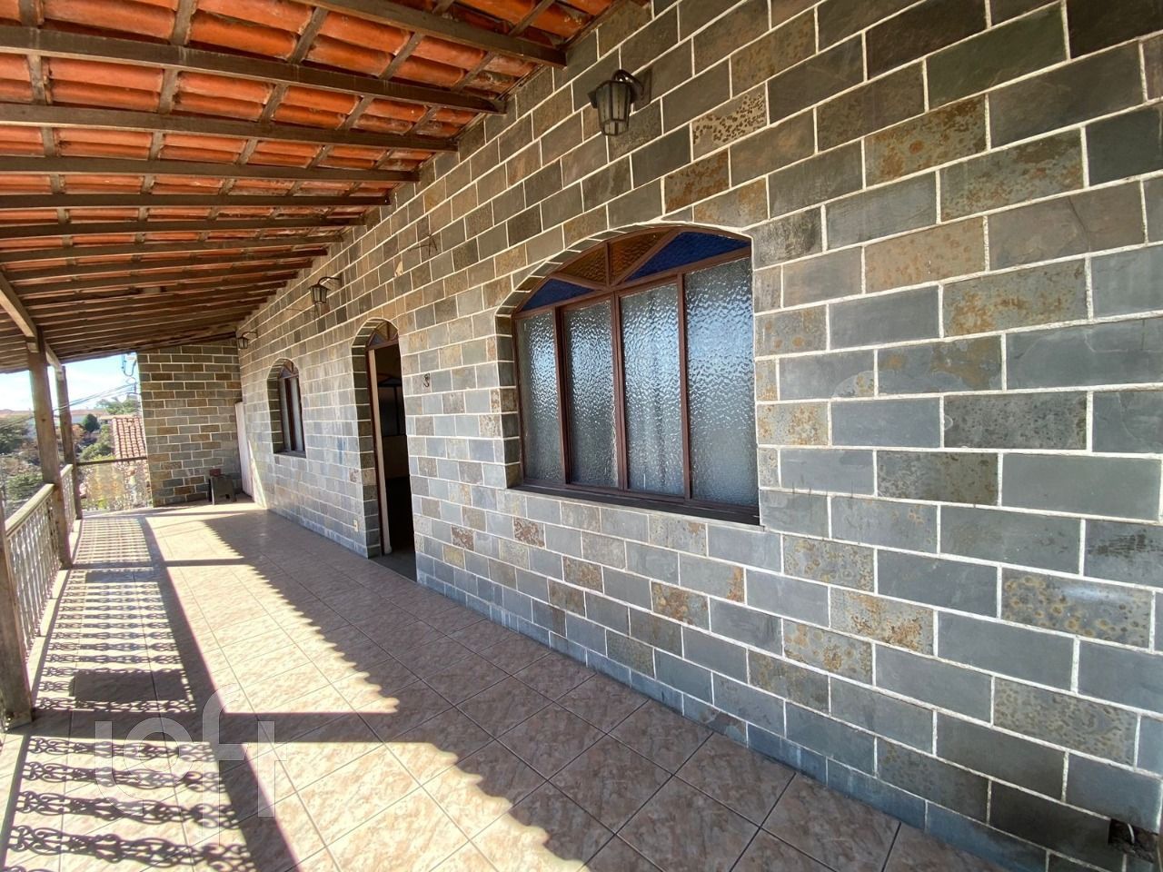 Casa à venda com 6 quartos, 550m² - Foto 2