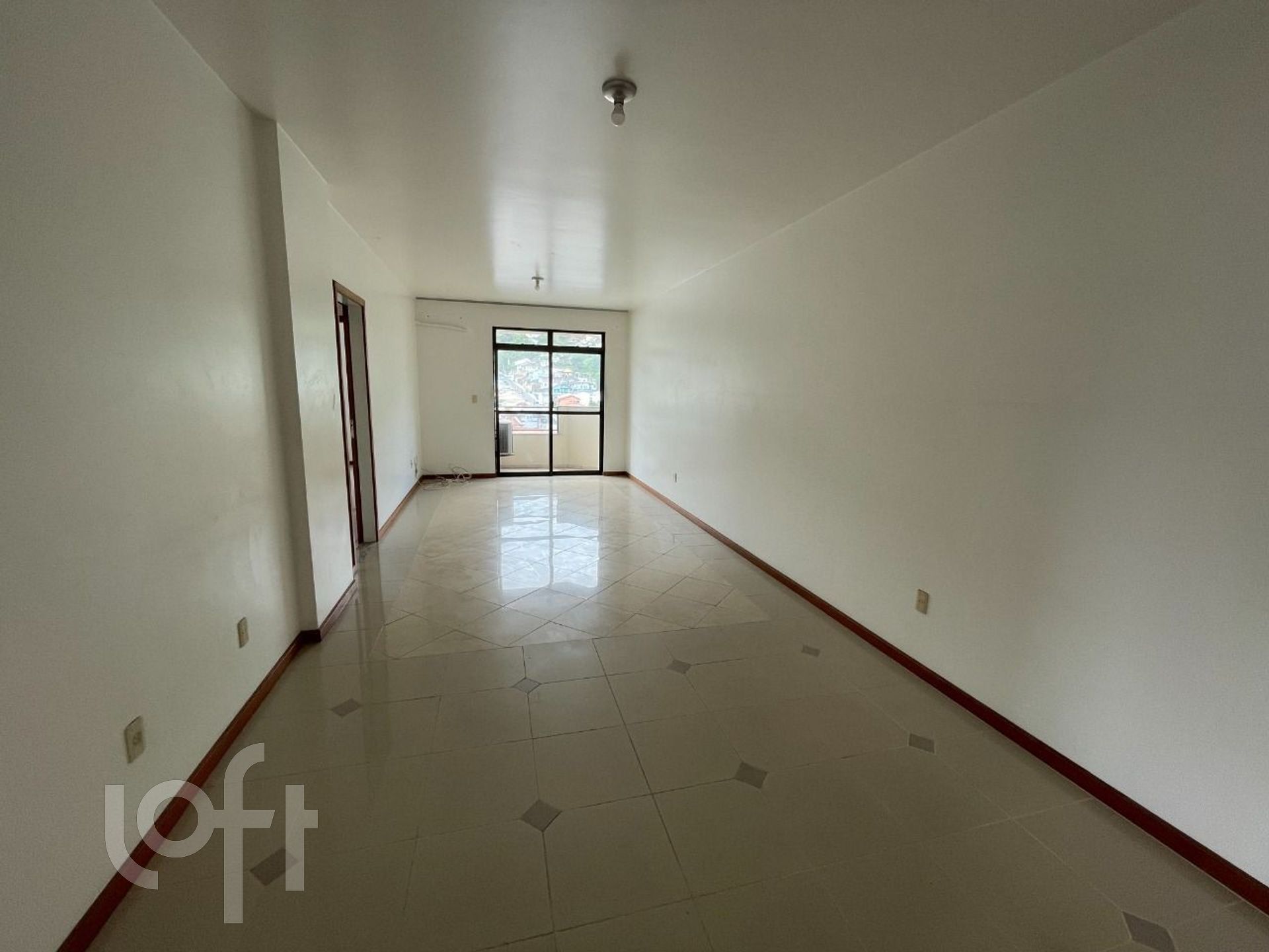 APTO DE 2 DORMITORIOS COM SUITE NO CENTRO DE FLORIANOPOLIS