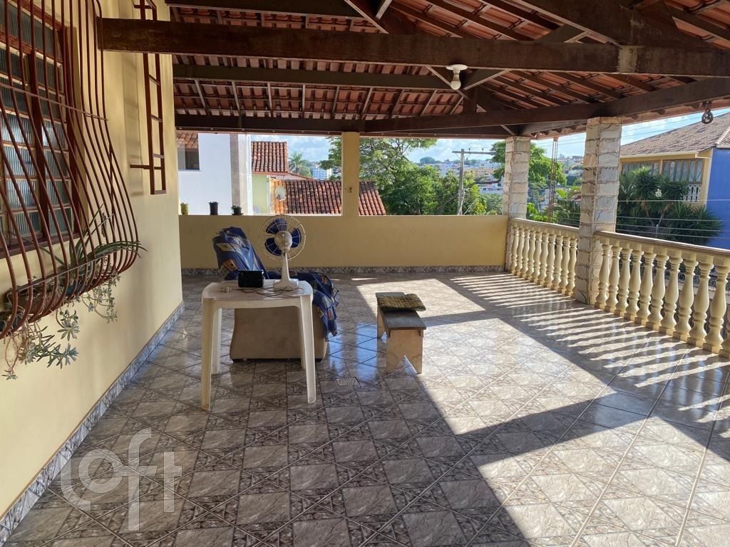 Casa à venda com 3 quartos, 200m² - Foto 1