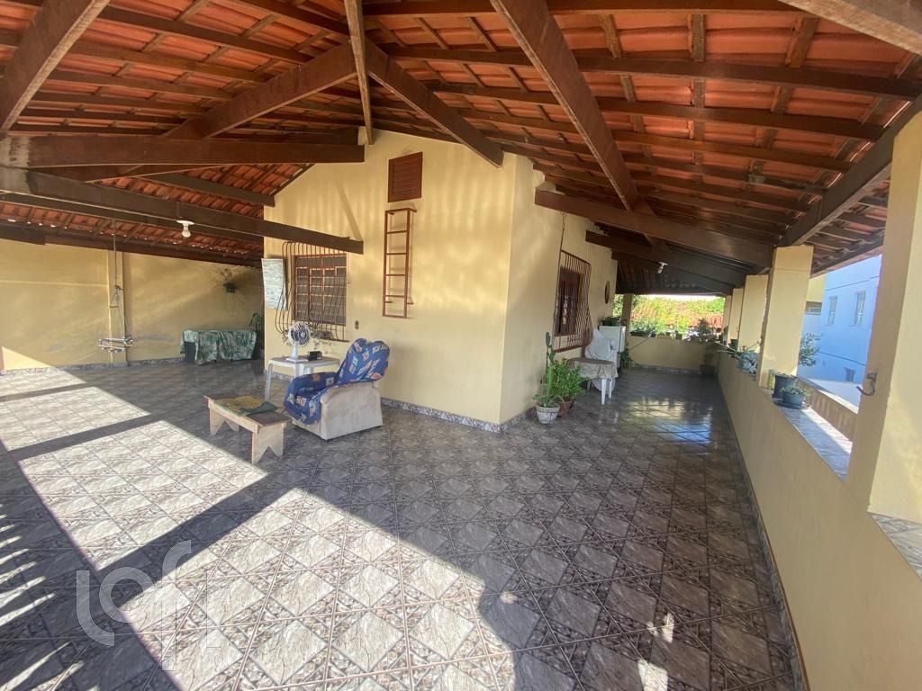 Casa à venda com 3 quartos, 200m² - Foto 25