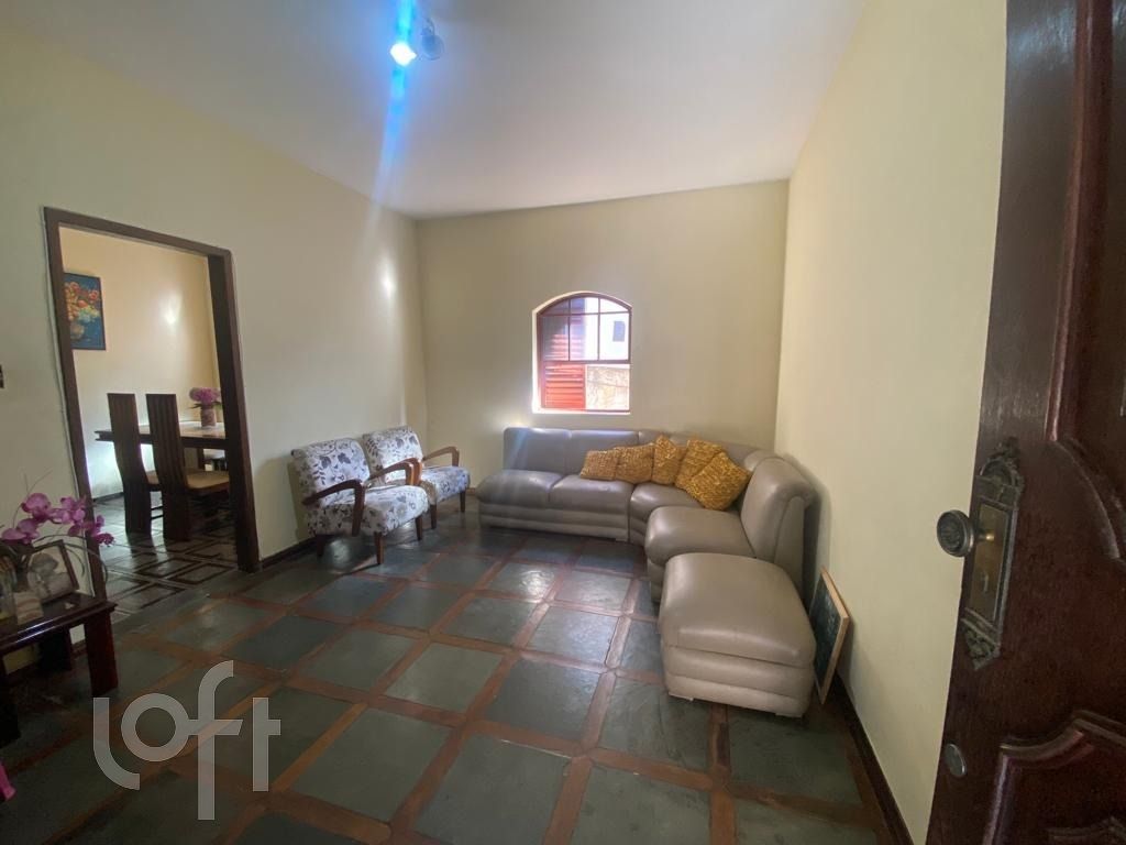 Casa à venda com 3 quartos, 200m² - Foto 2