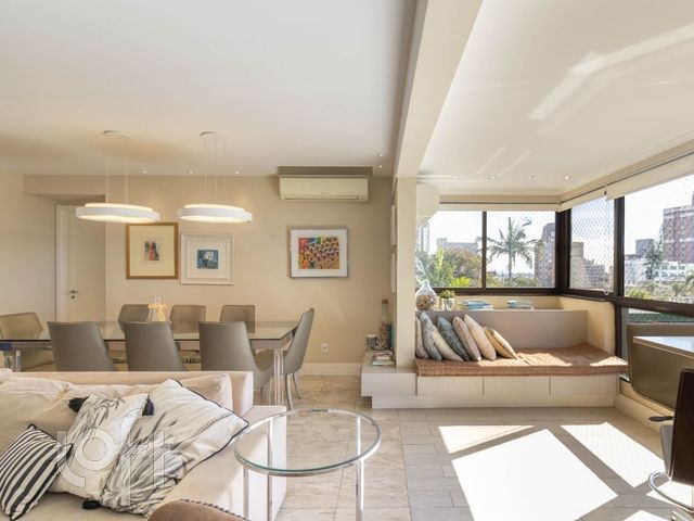 Apartamento com 127m², 3 dormitórios, 1 suíte, 2 vagas, Higienópolis em Porto Alegre