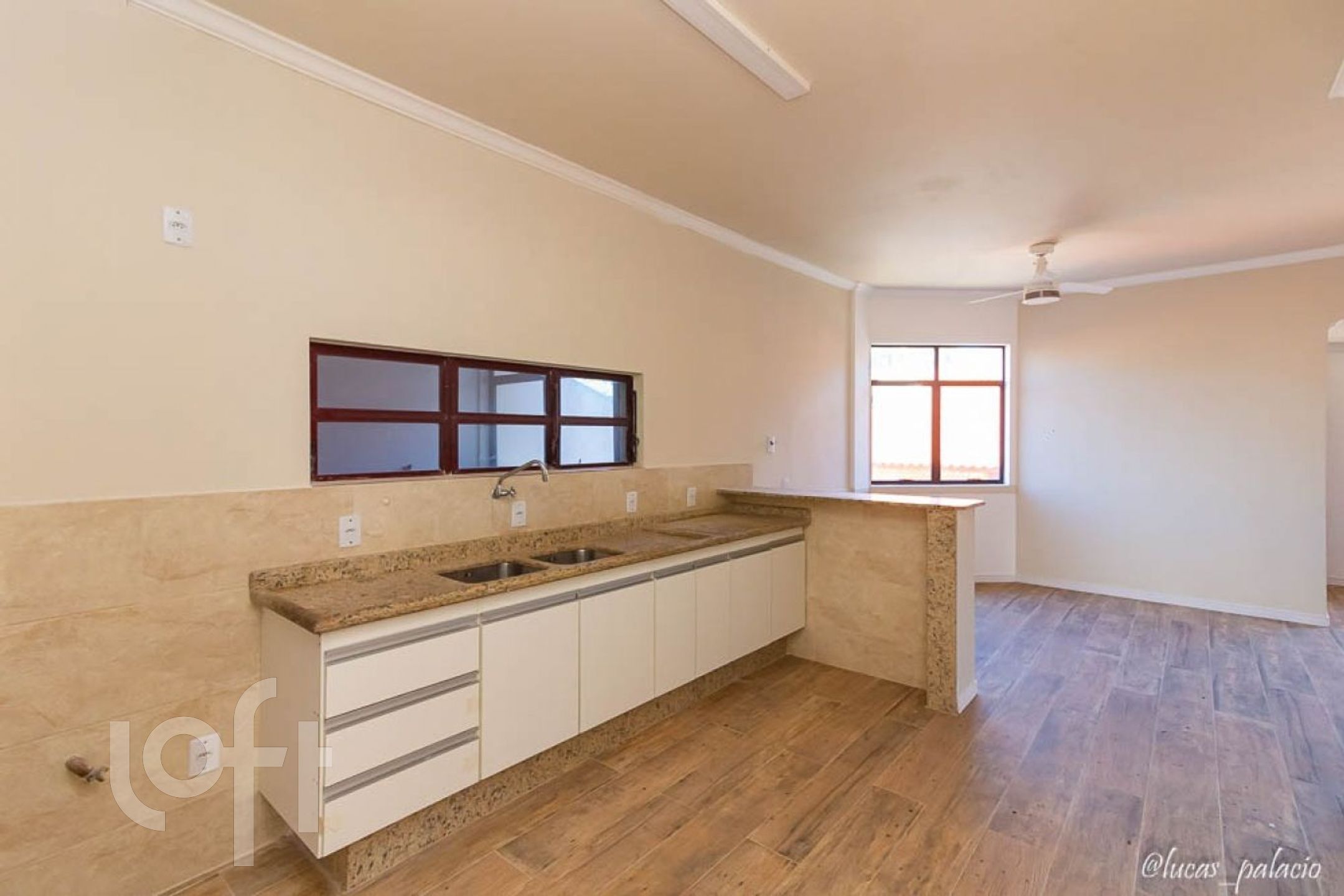 Apartamento à venda em Canasvieiras com 83 m², 3 quartos, 1 suíte, 1 vaga