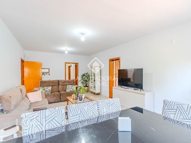 Casa com 379m², 4 dormitórios, 2 suítes, 5 vagas, Chácara das Pedras em Porto Alegre