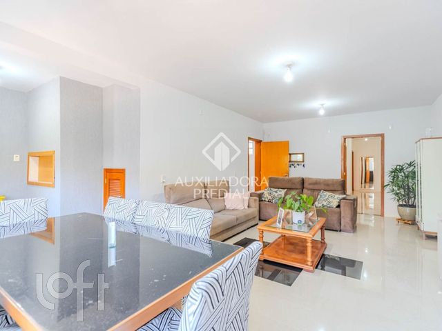 Casa com 379m², 4 dormitórios, 2 suítes, 5 vagas, Chácara das Pedras em Porto Alegre