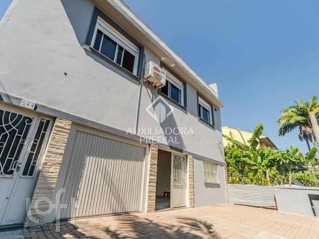 Casa com 379m², 4 dormitórios, 2 suítes, 5 vagas, Chácara das Pedras em Porto Alegre