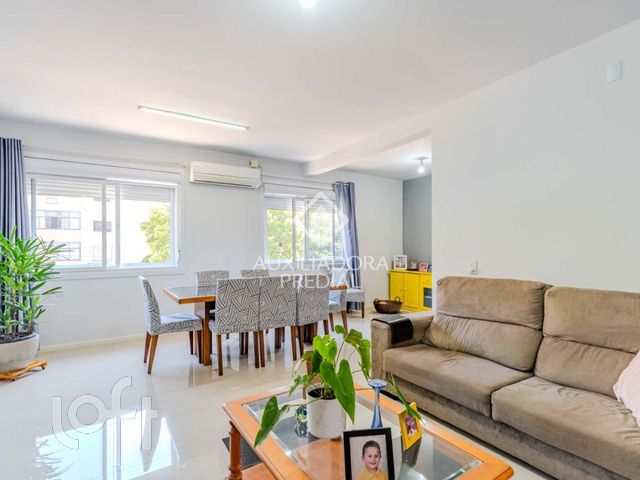 Casa com 379m², 4 dormitórios, 2 suítes, 5 vagas, Chácara das Pedras em Porto Alegre