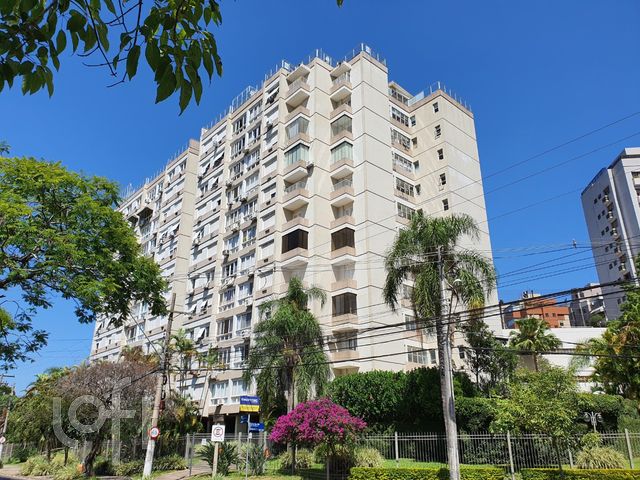 Apartamento com 120m², 3 dormitórios, 1 suíte, 1 vaga, Petrópolis em Porto Alegre
