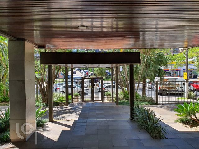 Apartamento com 120m², 3 dormitórios, 1 suíte, 1 vaga, Petrópolis em Porto Alegre