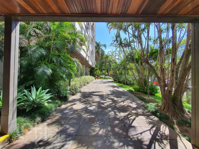 Apartamento com 120m², 3 dormitórios, 1 suíte, 1 vaga, Petrópolis em Porto Alegre