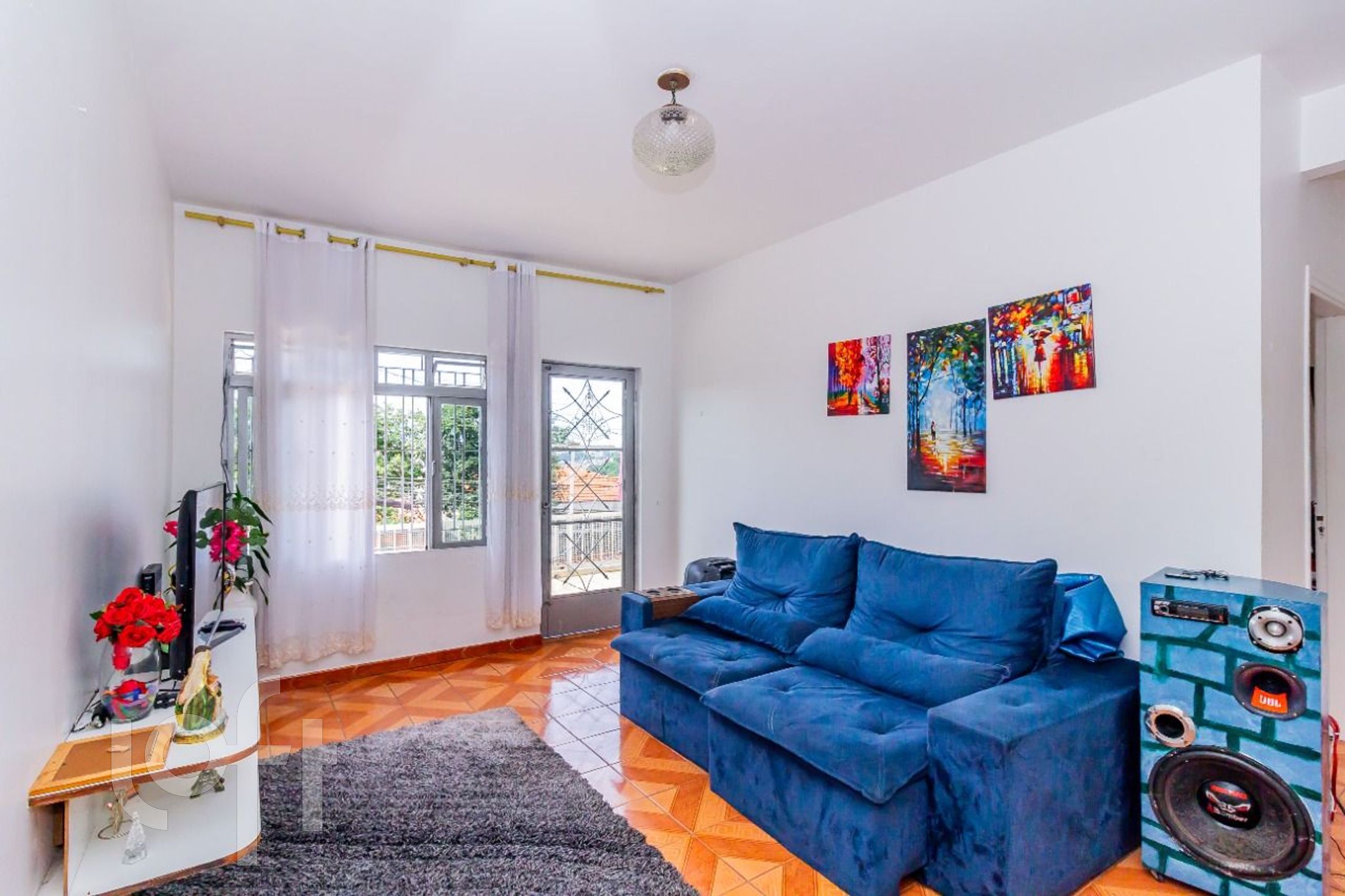 Casa à venda com 3 quartos, 1m² - Foto 1