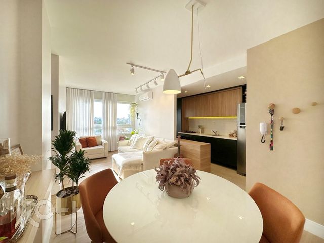 Apartamento com 64m², 2 dormitórios, 1 suíte, 1 vaga, São João em Porto Alegre