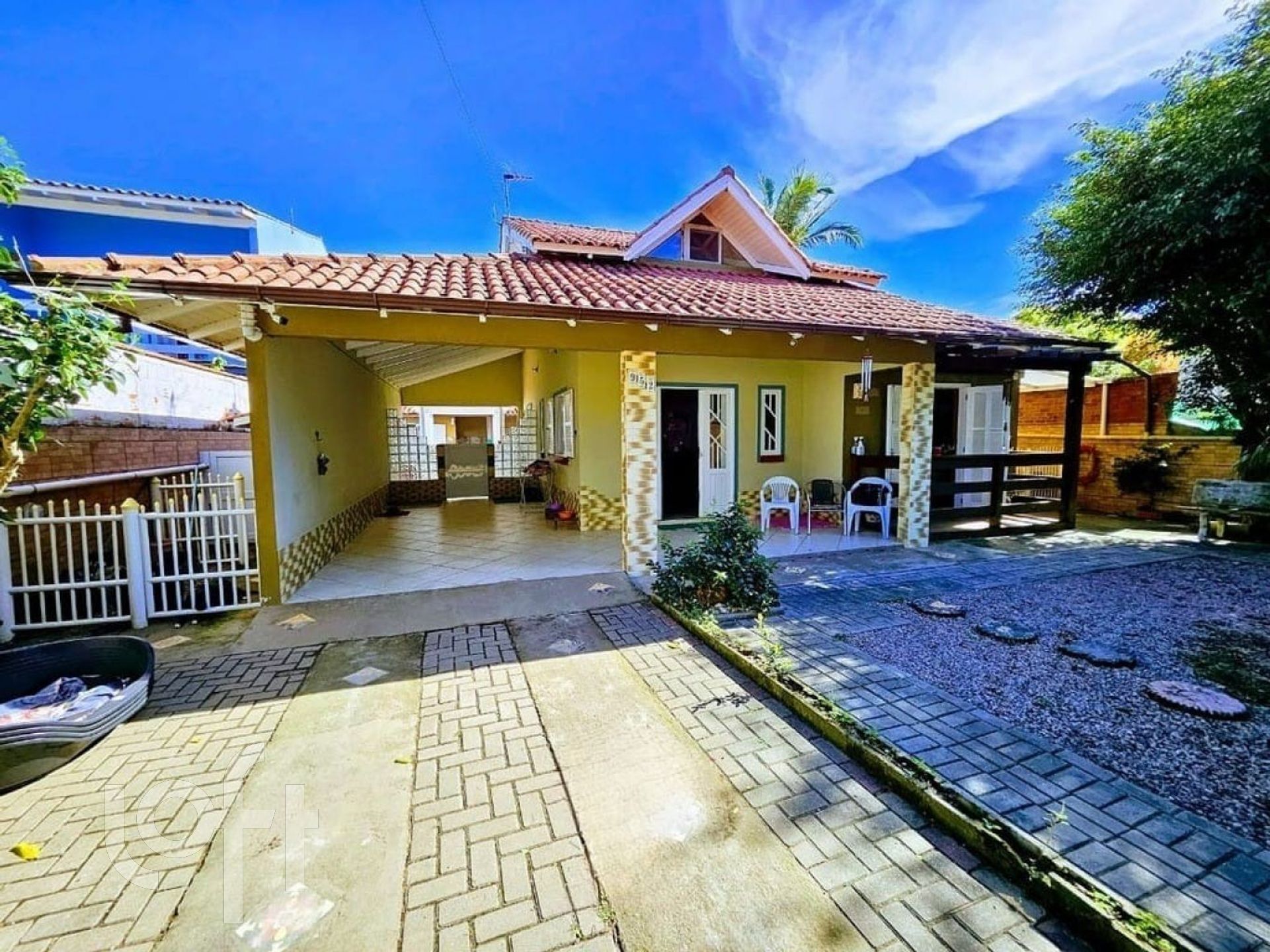 Casa à venda em Pinheira com 185 m², 3 quartos, 1 suíte, 1 vaga