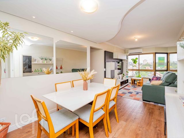 Apartamento com 89m², 3 dormitórios, 1 suíte, 2 vagas, Vila Ipiranga em Porto Alegre