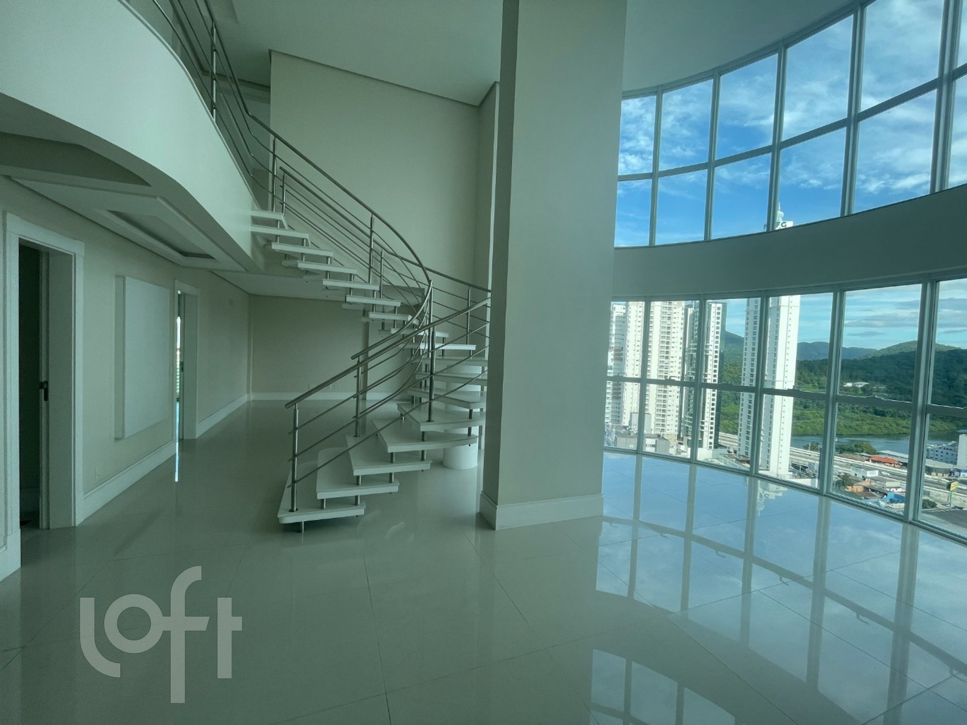 Apartamentos com 233m², 4 quartos, 4 suítes, 4 garagens, no bairro Centro em Balneário Camboriú