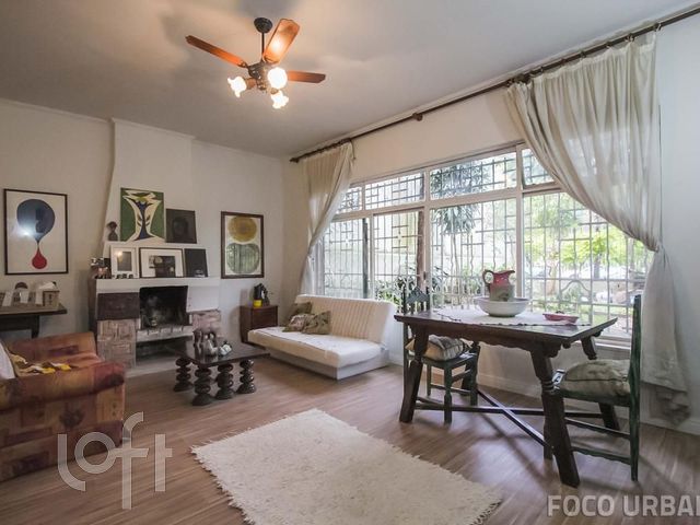 Casa com 380m², 3 dormitórios, 3 vagas, Menino Deus em Porto Alegre