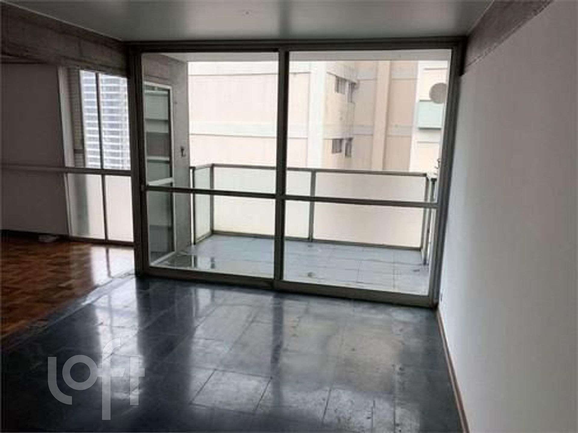 Apartamento à venda com 4 quartos, 222m² - Foto 2