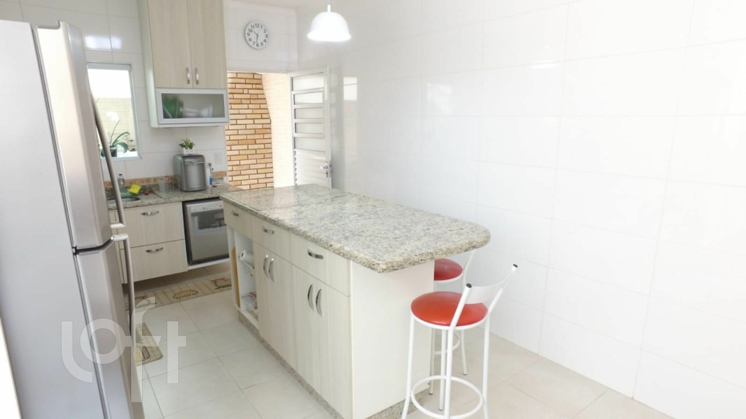 Casa à venda com 3 quartos, 210m² - Foto 2