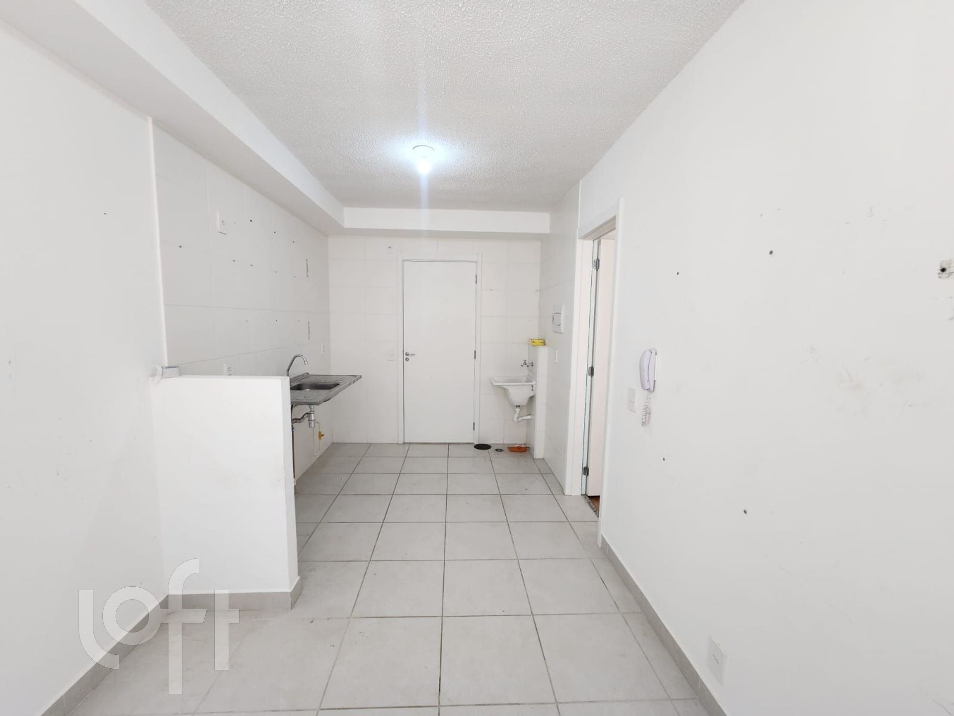 Apartamento à venda com 1 quarto, 27m² - Foto 2