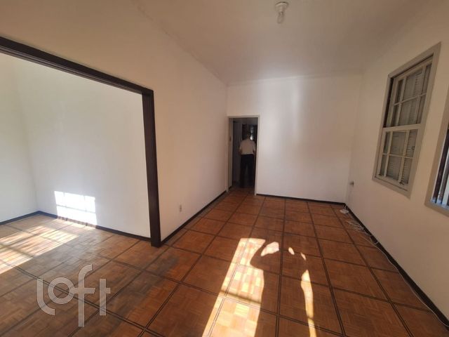 Casa com 220m², 3 dormitórios, 2 vagas, Petrópolis em Porto Alegre
