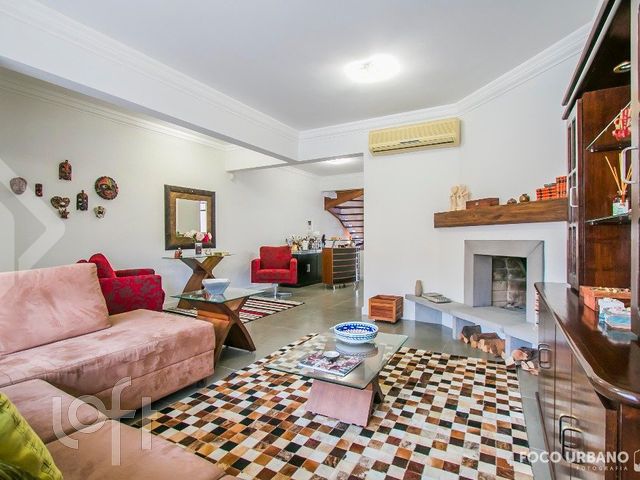 Casa com 455m², 4 dormitórios, 2 suítes, 4 vagas, Chácara das Pedras em Porto Alegre