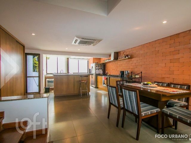 Casa com 455m², 4 dormitórios, 2 suítes, 4 vagas, Chácara das Pedras em Porto Alegre