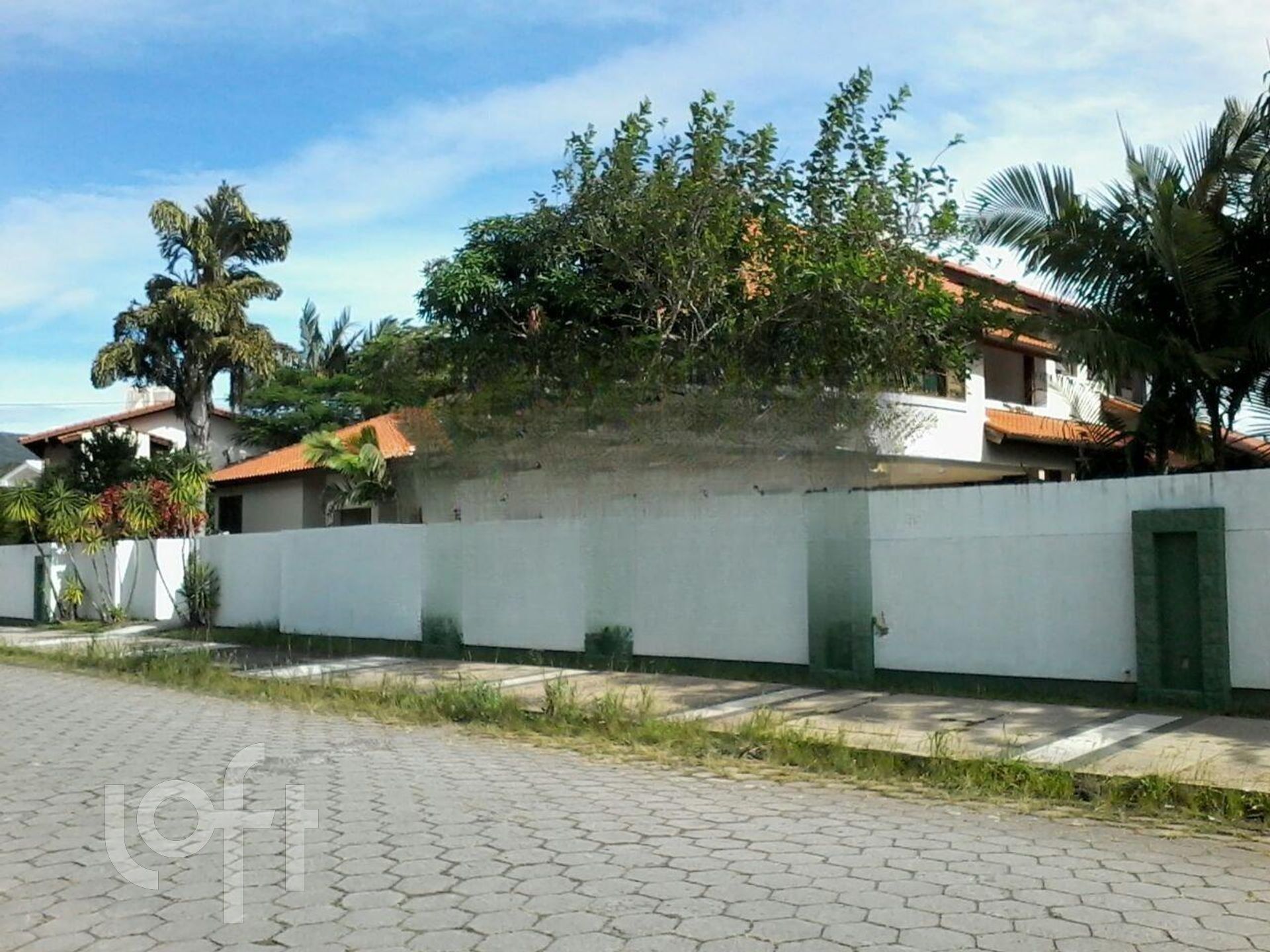 Casa Residencial com 800m², 4 quartos, 4 suítes, 10 garagens, no bairro Córrego Grande em Florianópolis