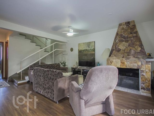 Casa com 147m², 3 dormitórios, 5 vagas, Vila Ipiranga em Porto Alegre