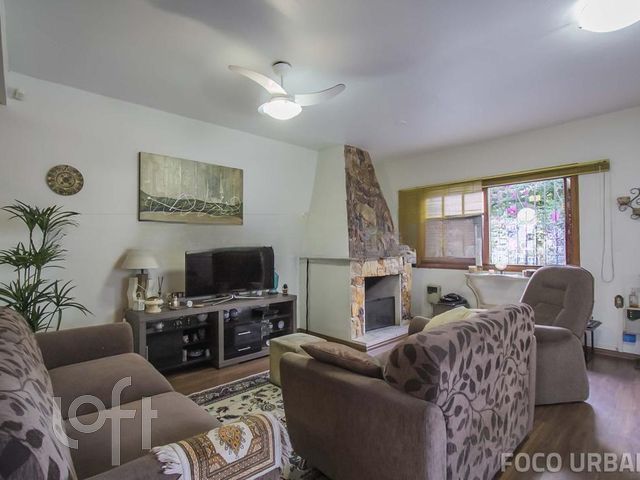 Casa com 147m², 3 dormitórios, 5 vagas, Vila Ipiranga em Porto Alegre