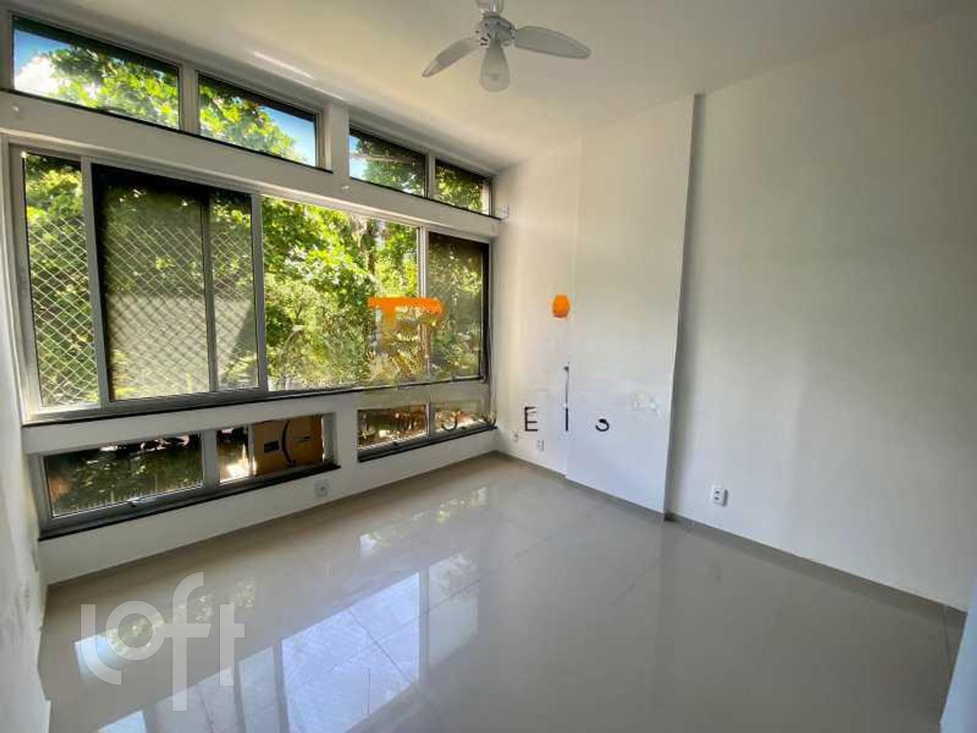 Apartamento à venda com 1 quarto, 40m² - Foto 1